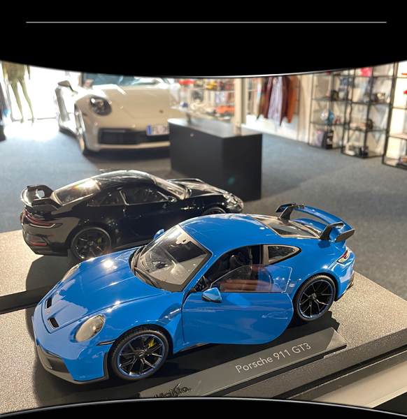 New & Restock - 1 : 18